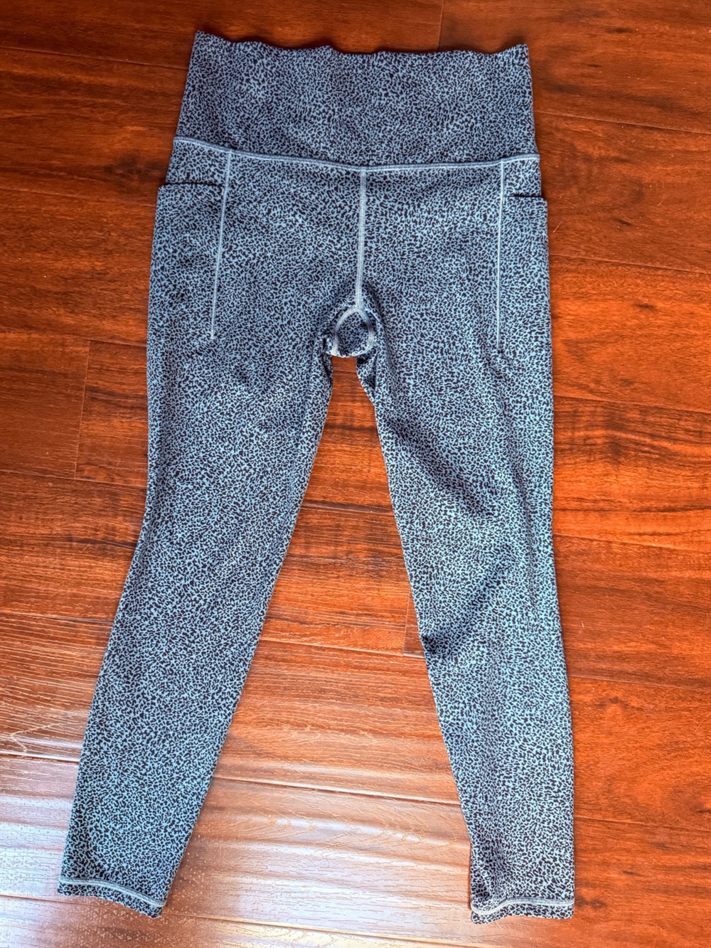 Athleta Salutation Stash II Textured Tight blue animal print size MT - Picture 2 of 6